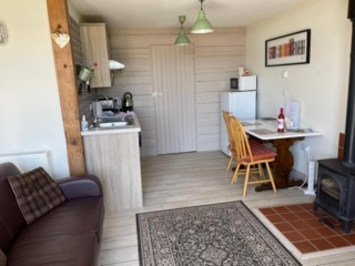 Bike Shed - Beautiful 1-Bed Cottage In Shorwell Екстер'єр фото